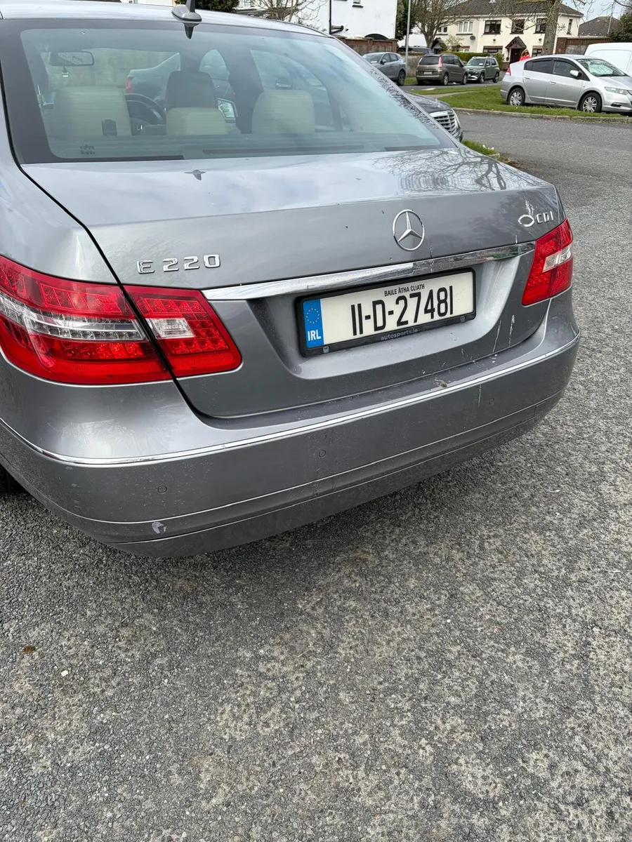 Mercedes E220 Automatic - Image 3