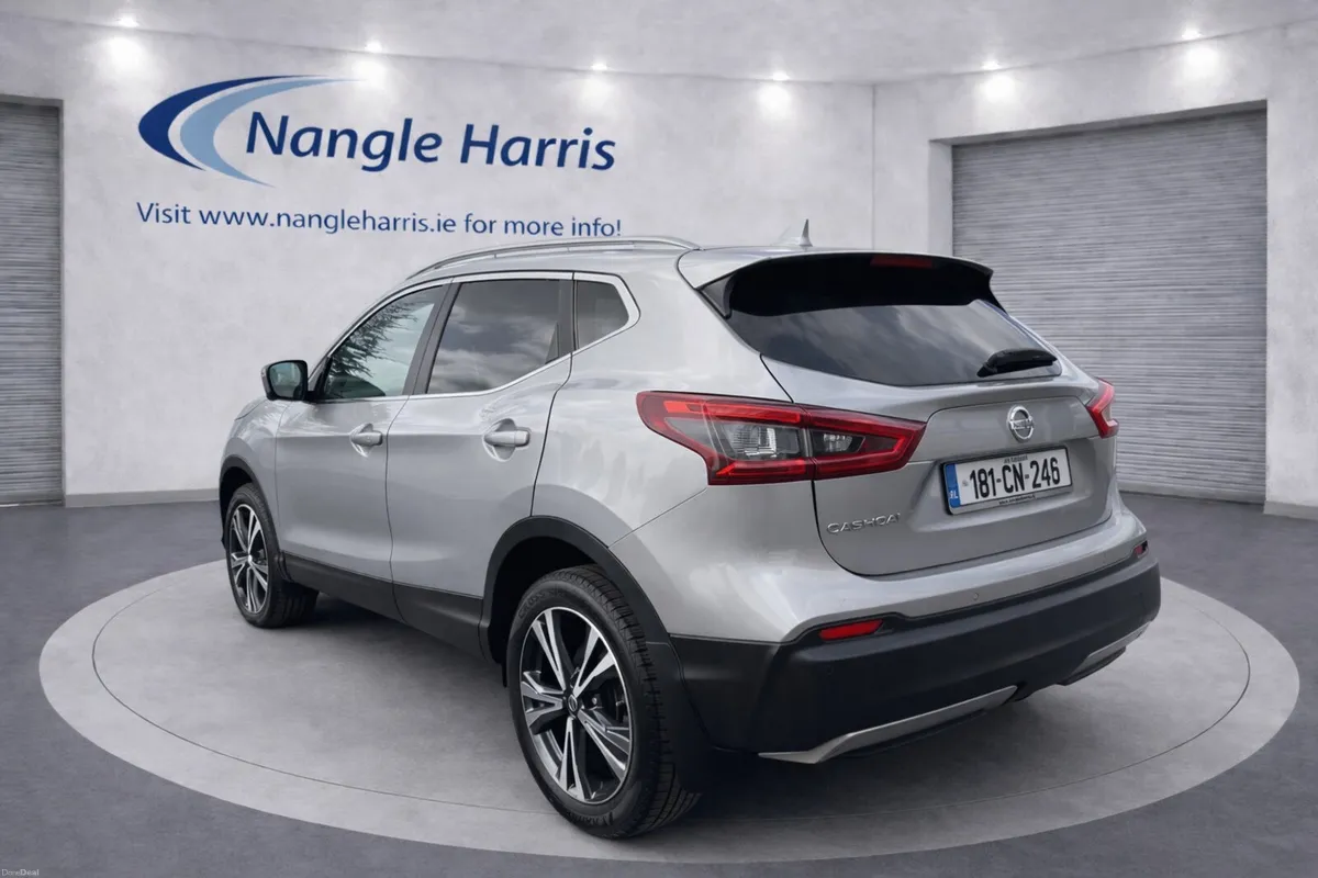 Nissan Qashqai PAN ROOF. SAT NAV. - Image 4