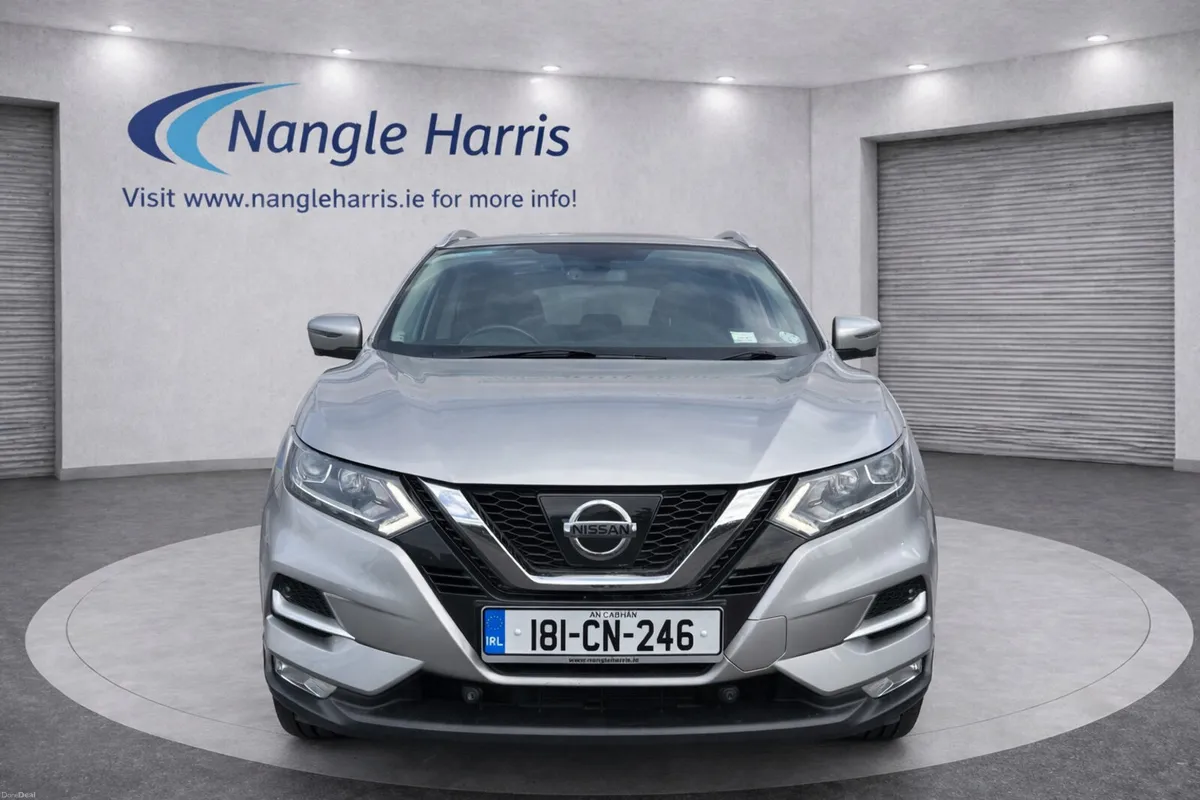 Nissan Qashqai PAN ROOF. SAT NAV. - Image 2
