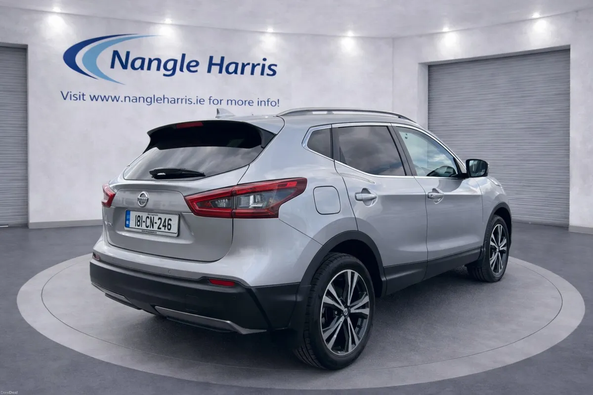 Nissan Qashqai PAN ROOF. SAT NAV. - Image 5