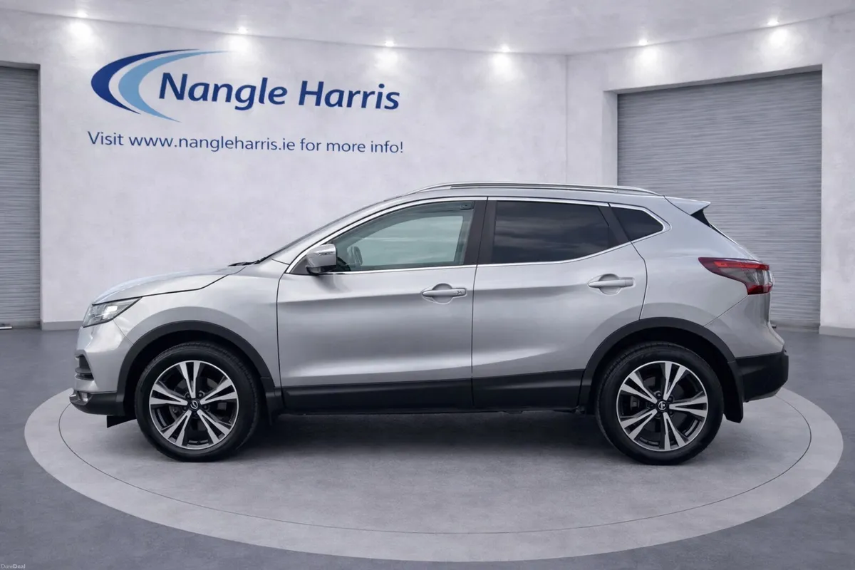Nissan Qashqai PAN ROOF. SAT NAV. - Image 3
