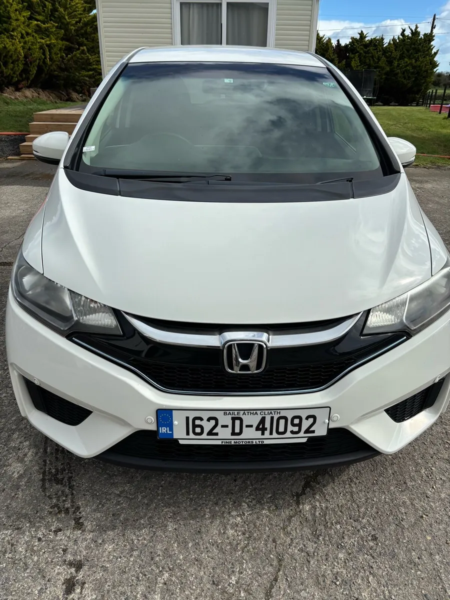 Honda Fit 2016 Hybrid - Image 3