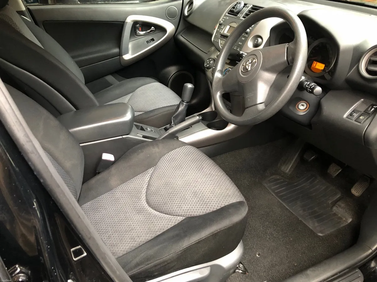 Toyota Rav 4  2.l Petrol 4+4 LUNA - Image 2