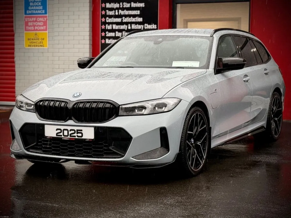 BMW 3-Series 330E M SPORT * M-PERFORMANCE PACK * / - Image 3