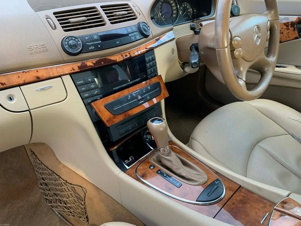 Mercedes-Benz E-Class Elegance - Image 4