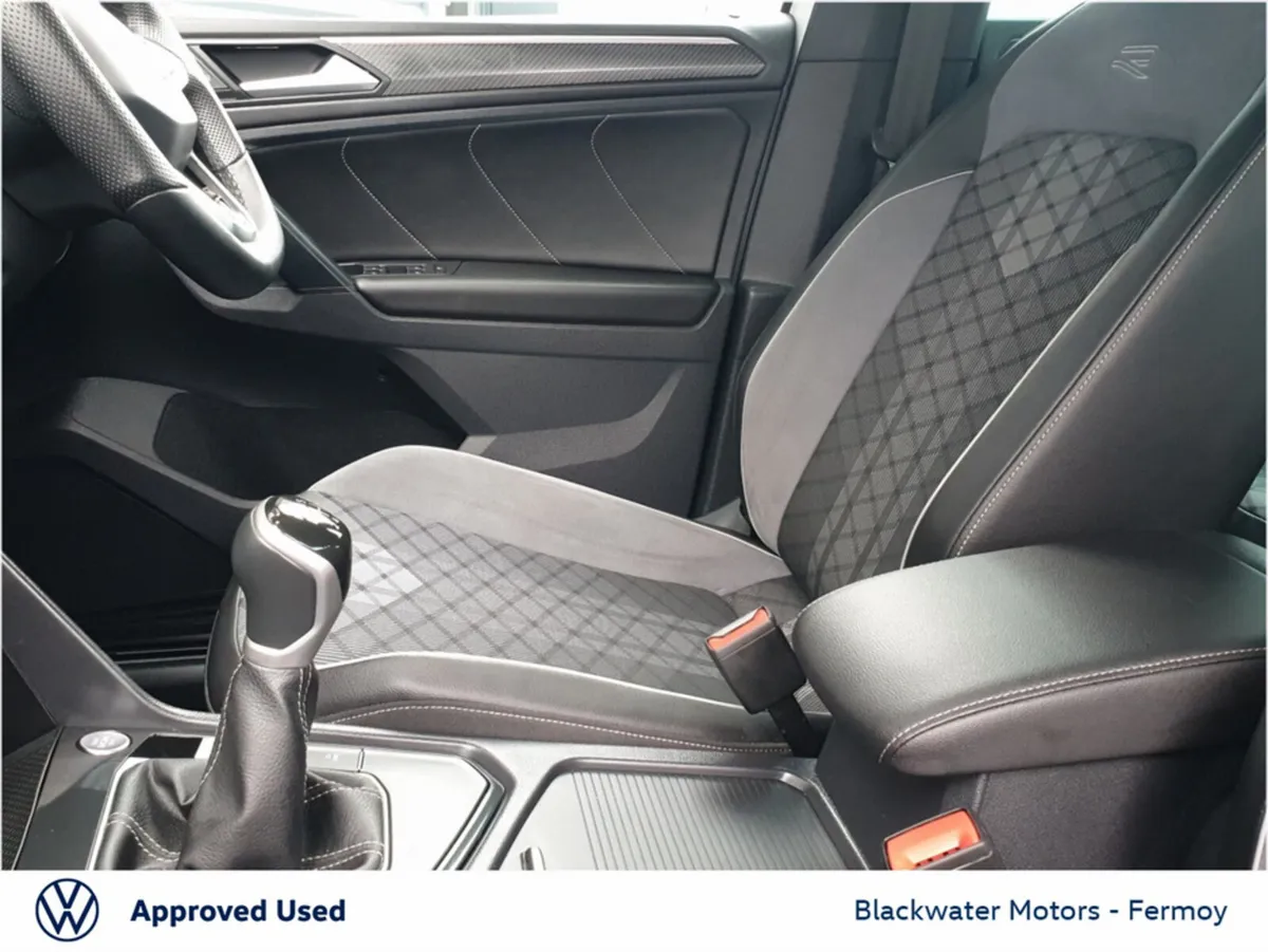 Volkswagen Tiguan 2.0TDI 150BHP R-LINE WITH REAR V - Image 4