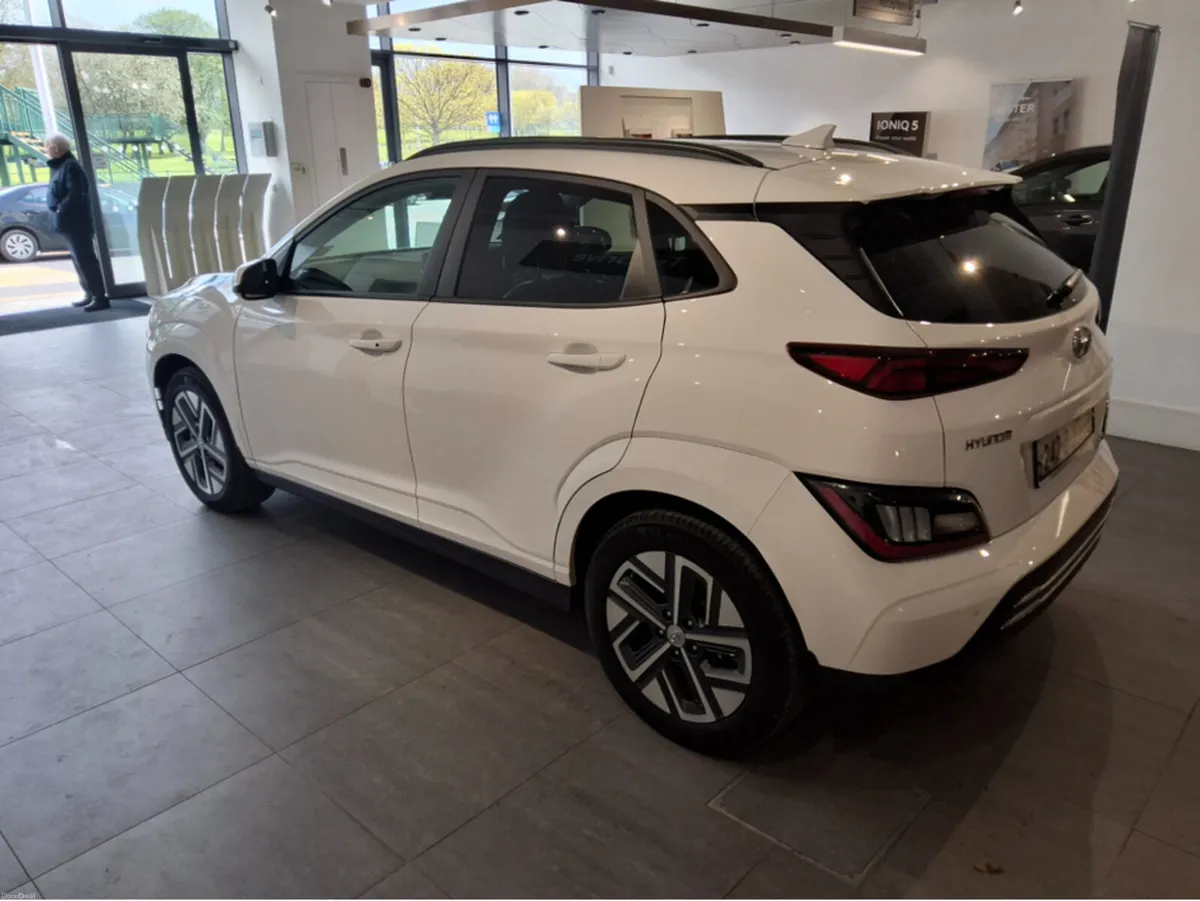 Hyundai KONA PREMIUM 39 kW- Only 11000 Km - Top Sp - Image 2