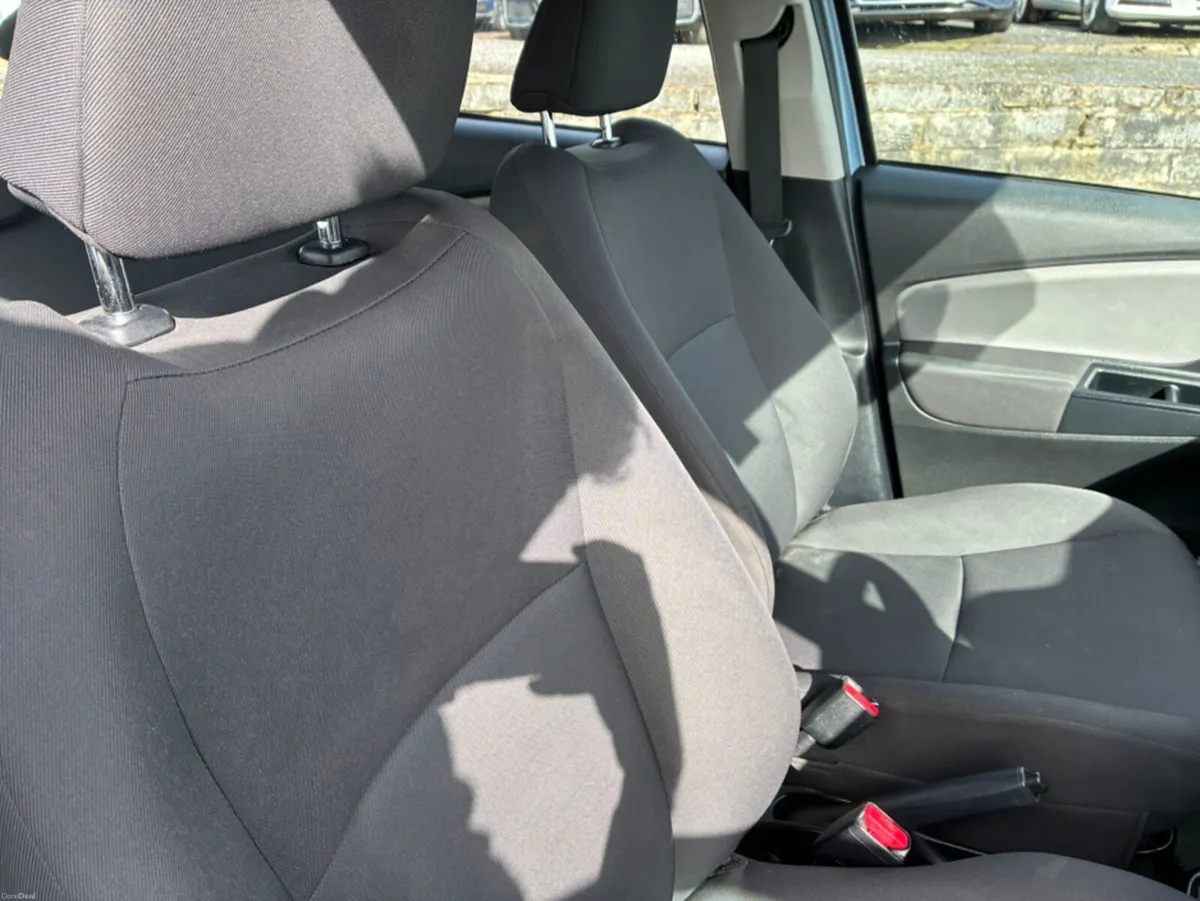 Toyota Yaris 1.0 AURA MC - Image 3