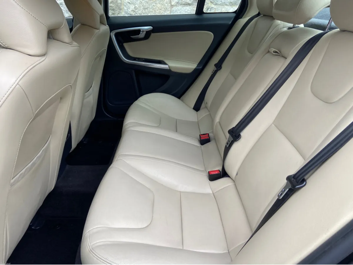 Volvo S60 D2 SE PS 4DR AUTO - Image 2