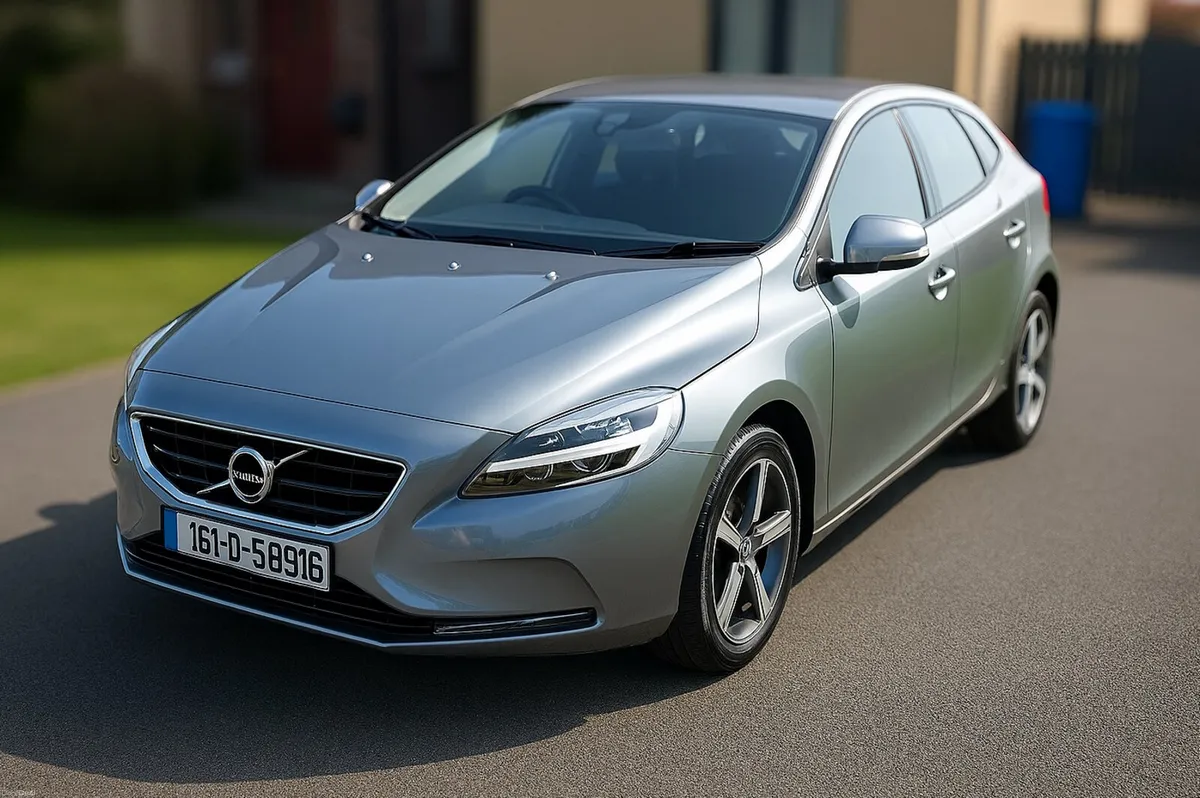 Volvo V40 2016 - Image 1