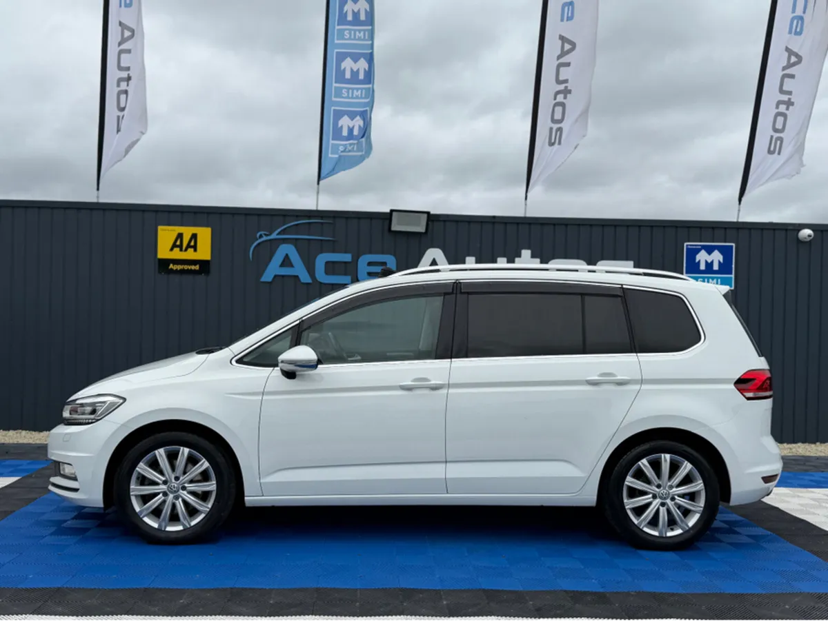 Volkswagen Touran HIGHLINE PREMIUM - 1.4 PETROL - - Image 4