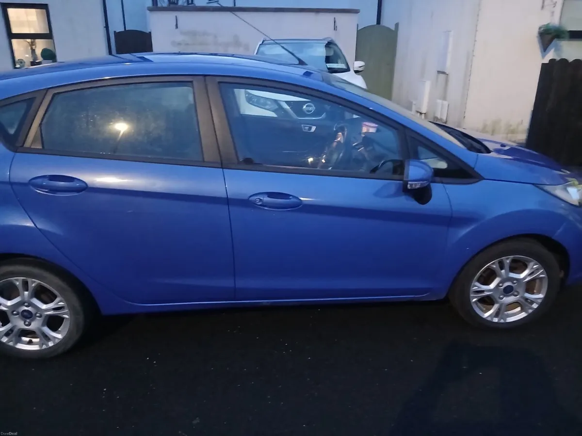 Ford Fiesta 2013 - Image 2