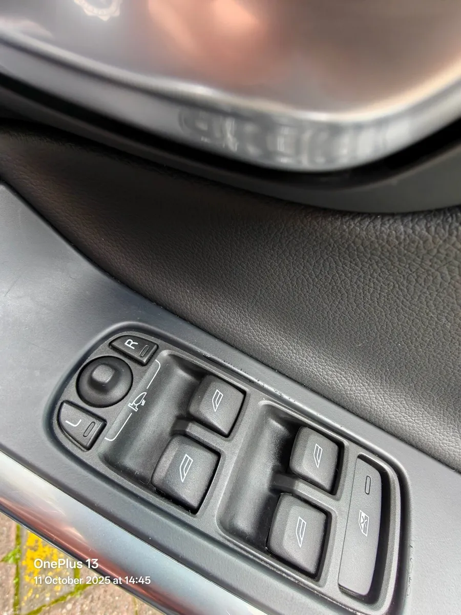 Volvo V60 Automatic 2017 Diesel - Image 3