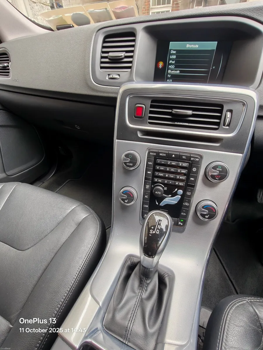 Volvo V60 Automatic 2017 Diesel - Image 5