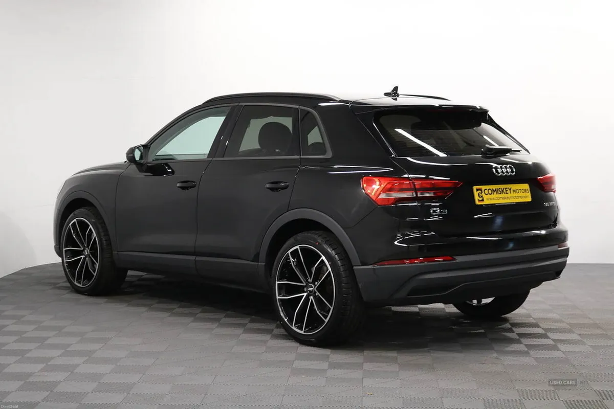 Audi Q3 TFSI CoD Technik - Image 4