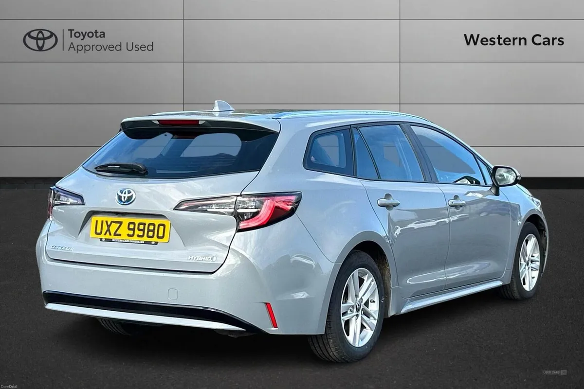 Toyota Corolla 1.8 VVT-h Icon Touring Sports CVT E - Image 2