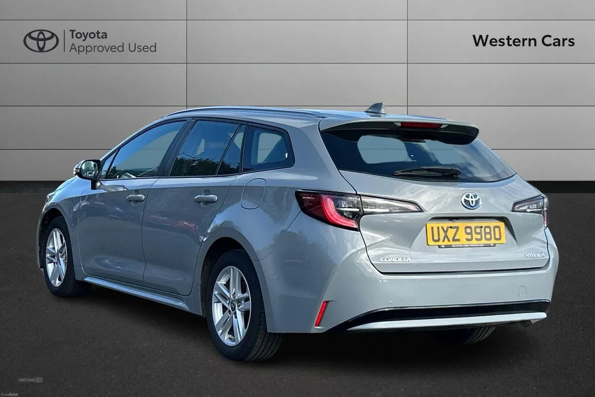 Toyota Corolla 1.8 VVT-h Icon Touring Sports CVT E - Image 4