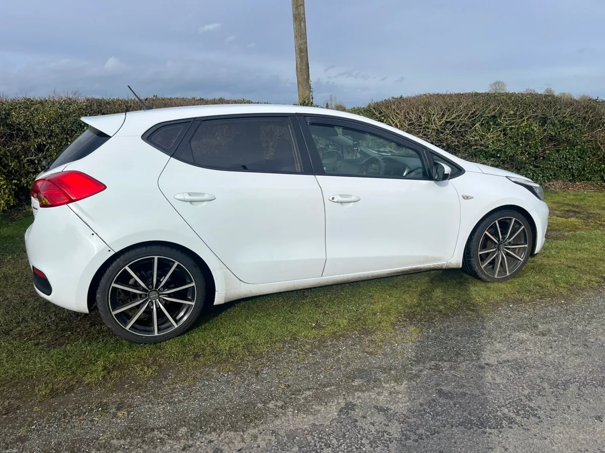 KIA Ceed Car for Sale - Image 3