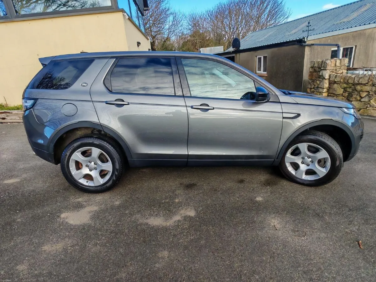 Land Rover Discovery Sport 2018 - Image 2