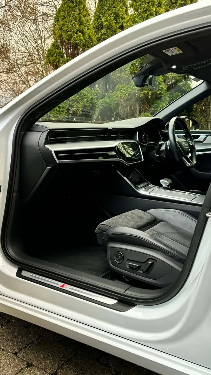2020 Audi A6 2.0 TDI, 204BHP, SLine, Black edition - Image 5