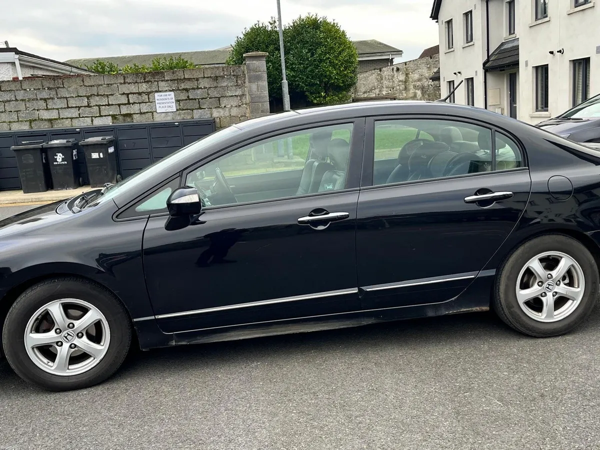 Automatic Honda Civic 2009 - Economical - Image 2