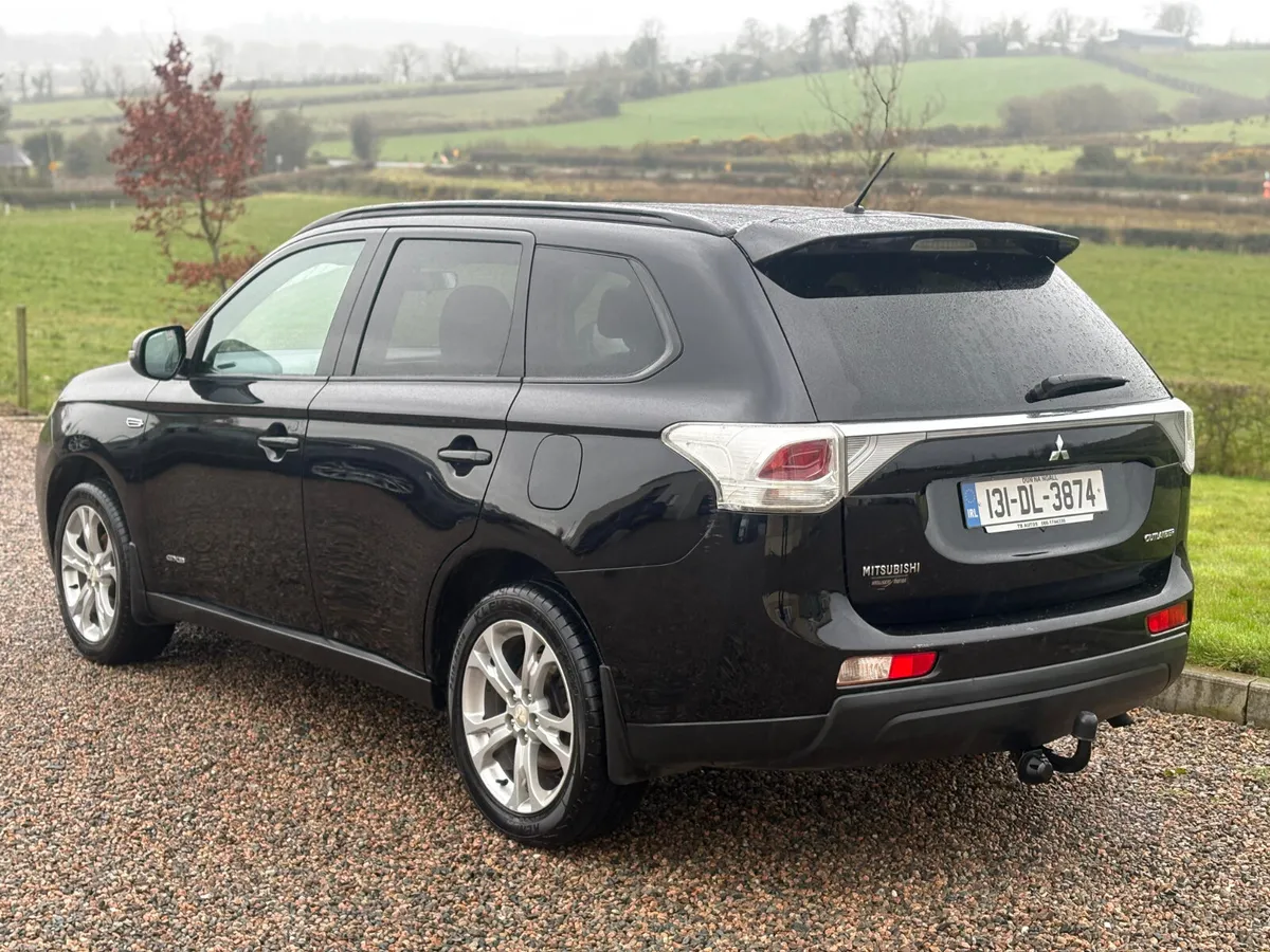 131 Mitsubishi Outlander 2.3 DID 7 seater - Image 4