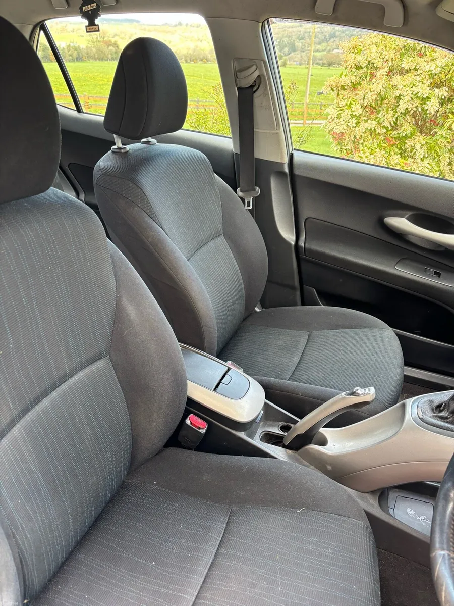 Diesel Toyota Auris High Spec - Image 3