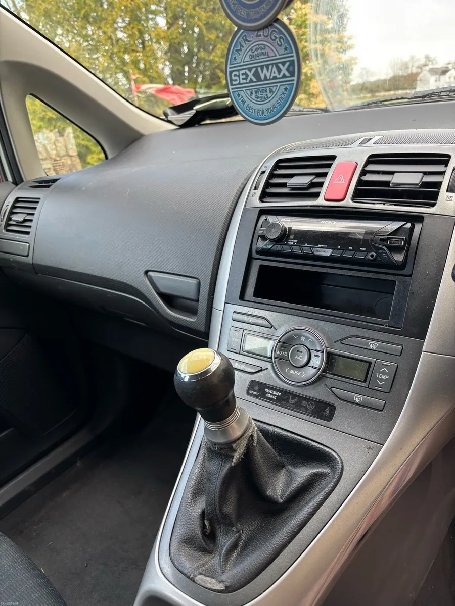 Diesel Toyota Auris High Spec - Image 2