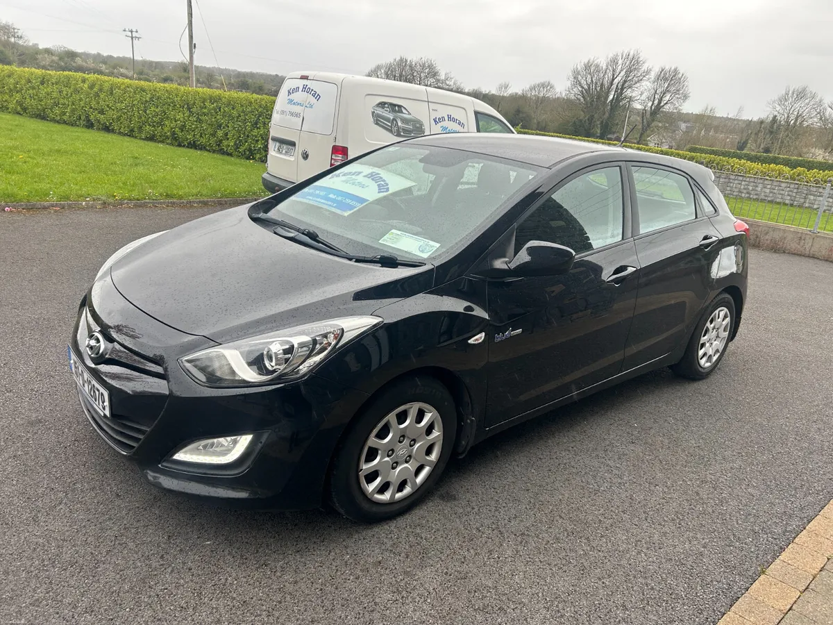 Hyundai i30  1.4 Petrol  2015 - Image 3
