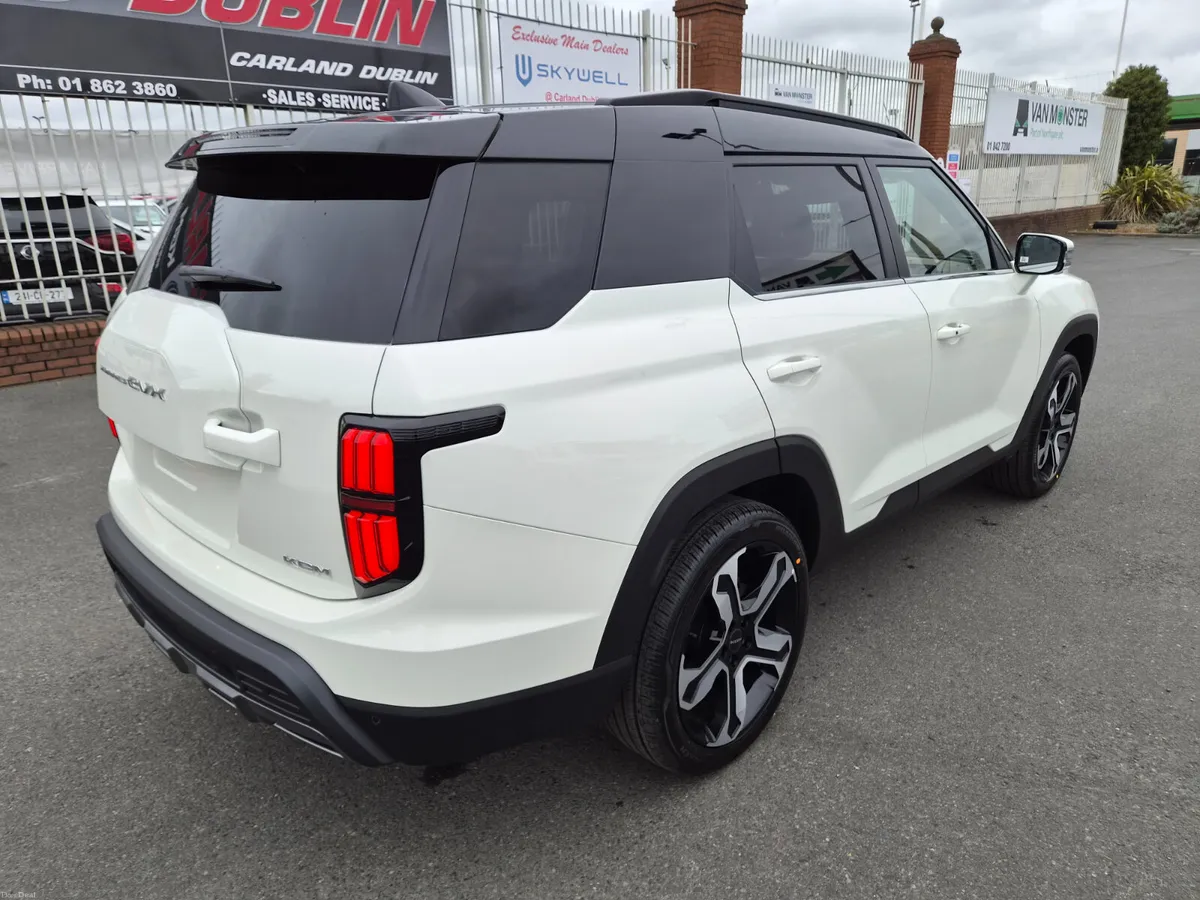 2026 KGM Torres Grand white/black/Brown interior - Image 5