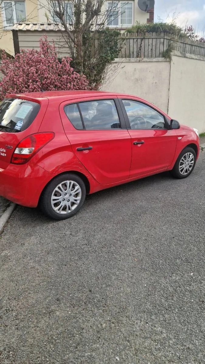 Hyundai i20 2011 - Image 2