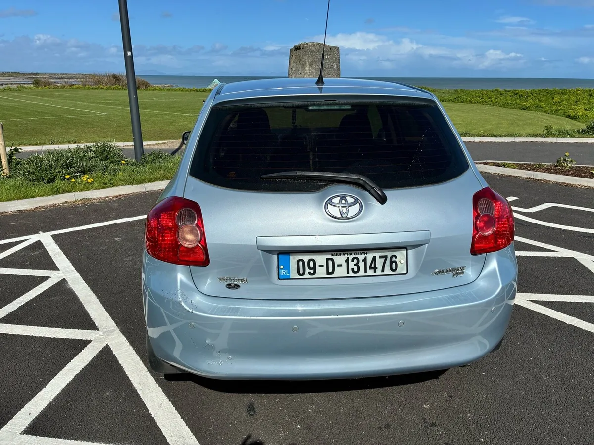 Toyota Auris 1.4D4D TR S/A 5DR Automatic - Image 2