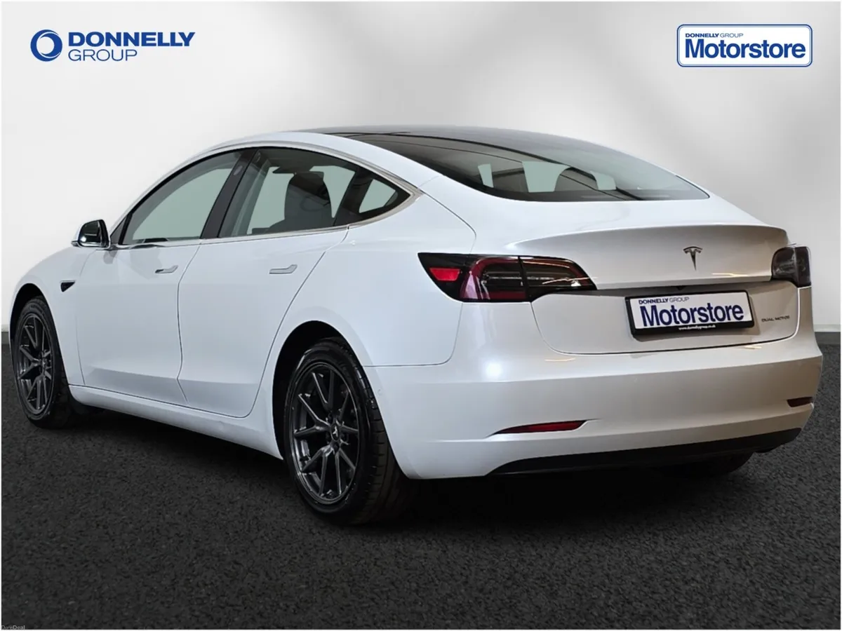 Tesla Model 3 Saloon Long Range - Image 2