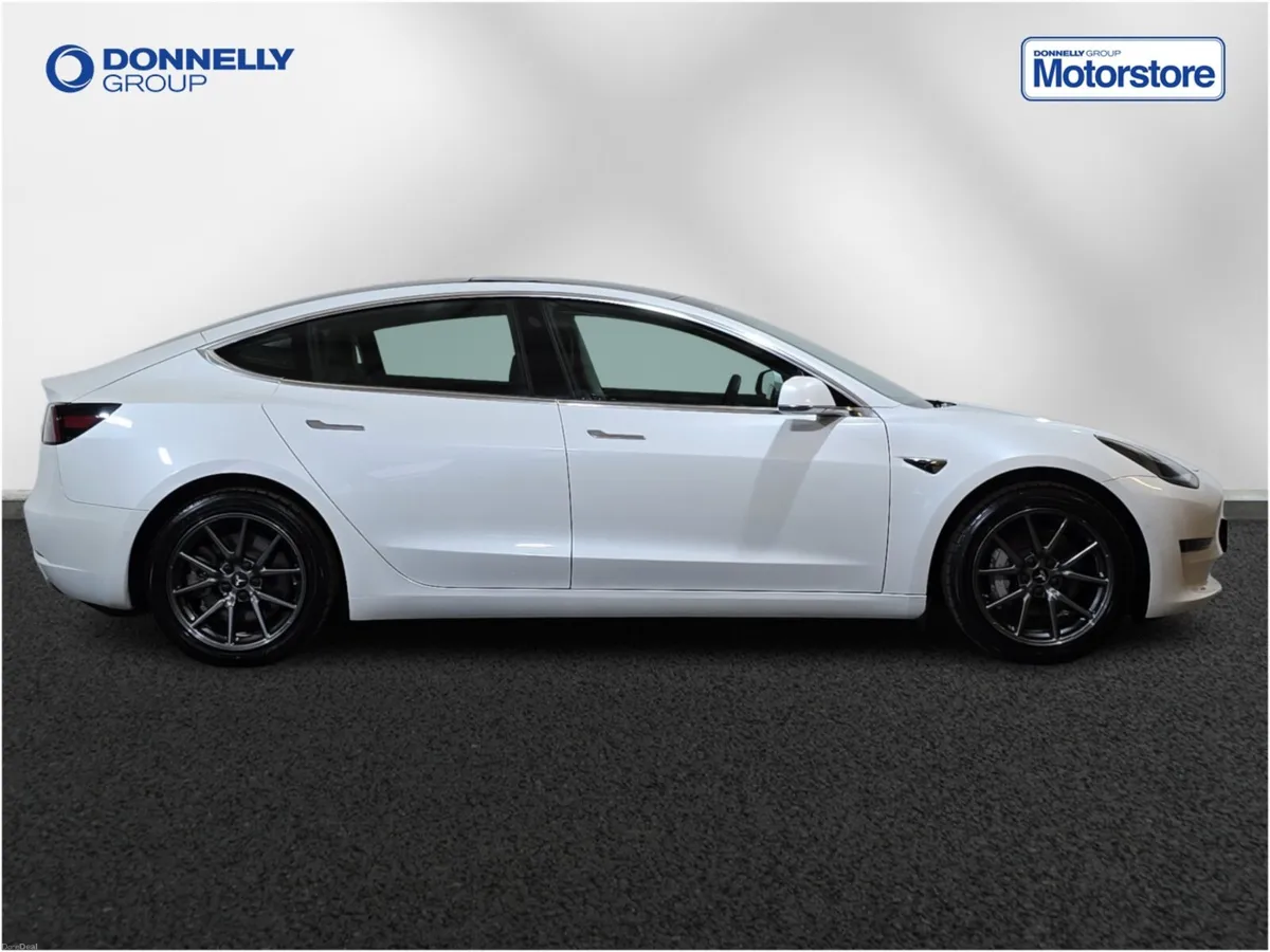 Tesla Model 3 Saloon Long Range - Image 3