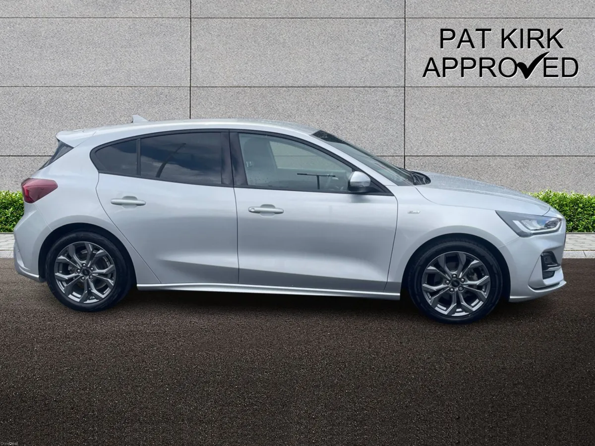 Ford Focus Hatchback ST-Line - Image 3