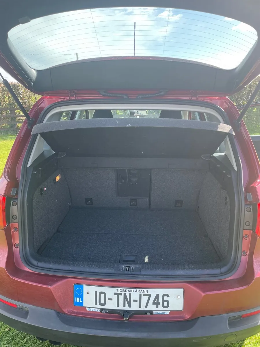 Volkswagen Tiguan 2010 - Image 2