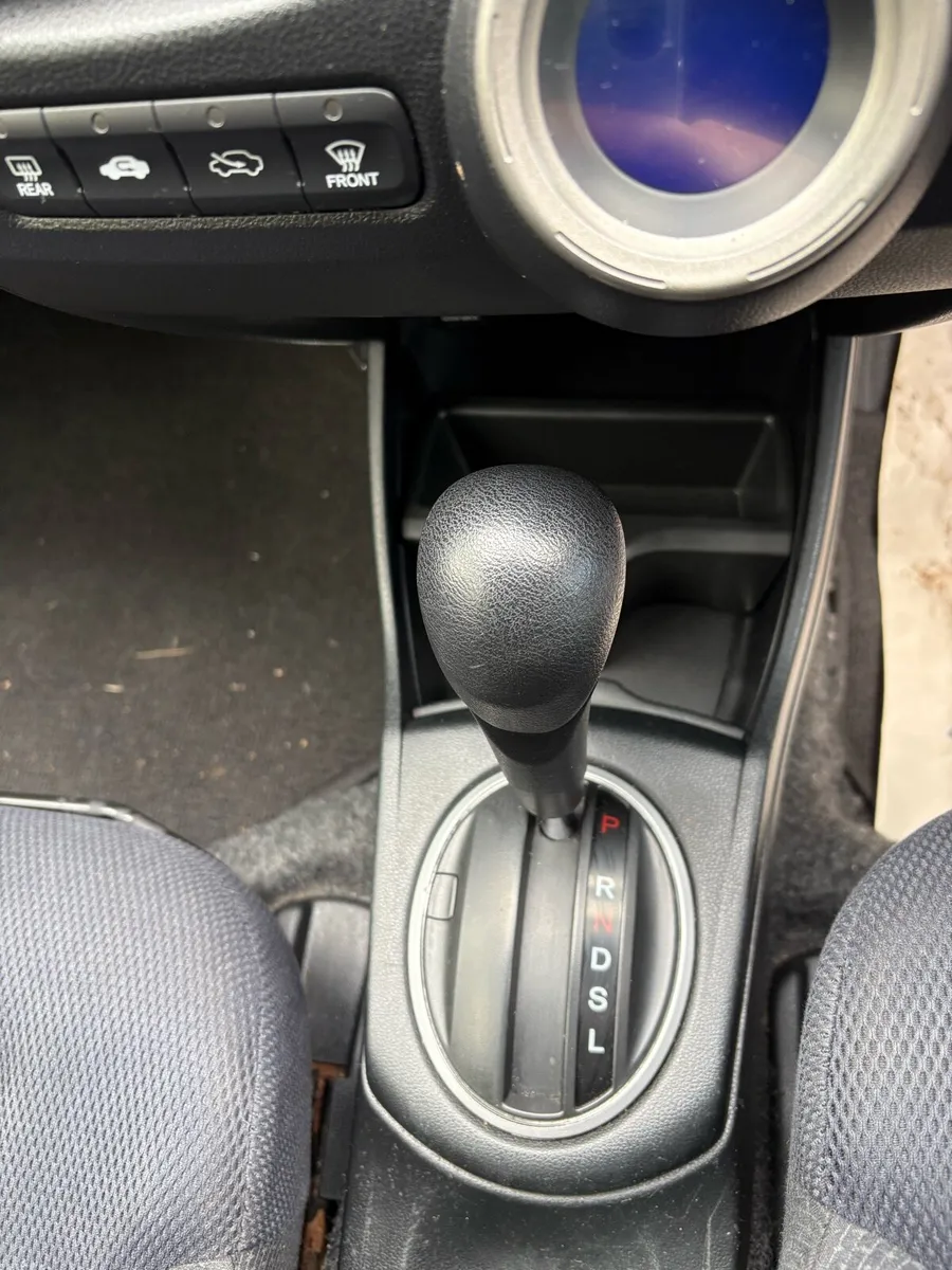 Honda fit 20011 - Image 3