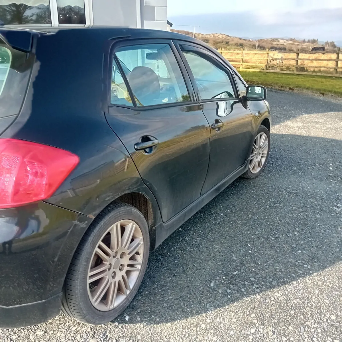 Toyota Auris 2009 - Image 2