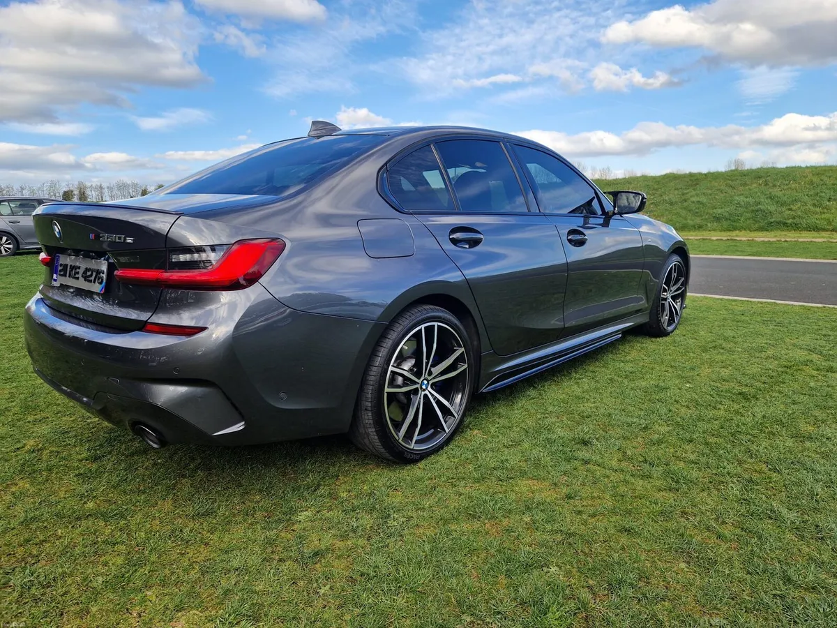 BMW 330e  Plughin hybrid - Image 2