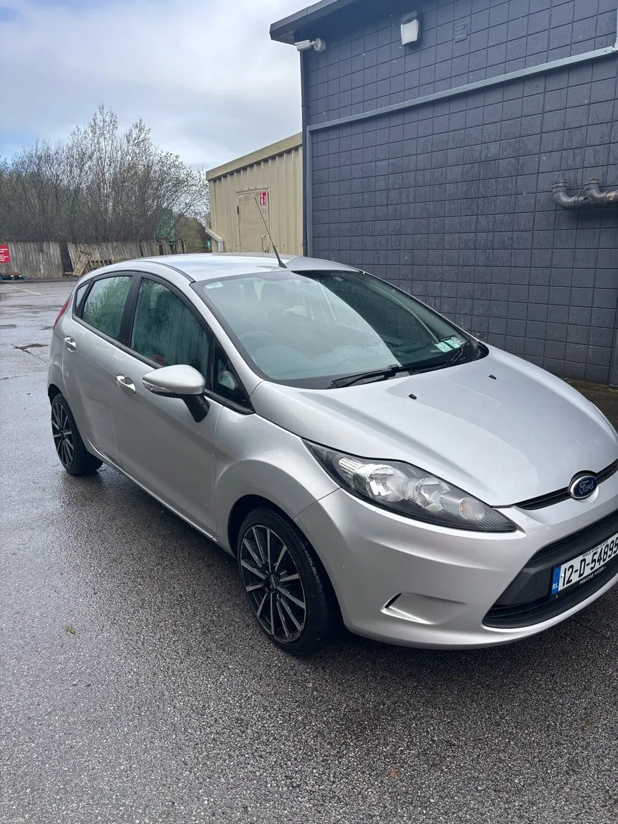 Ford Fiesta 1.4 TDCI Edge 70PS 5DR, 2012 - Image 2
