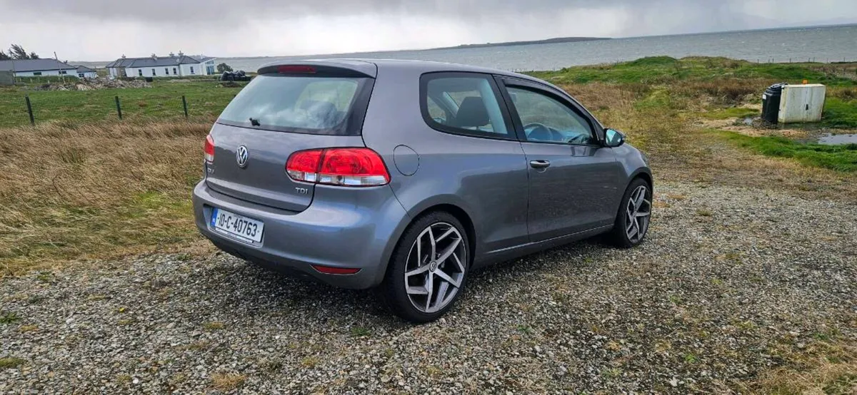 2010 Volkawagen Golf <<< New Nct 05/27 >>> - Image 1