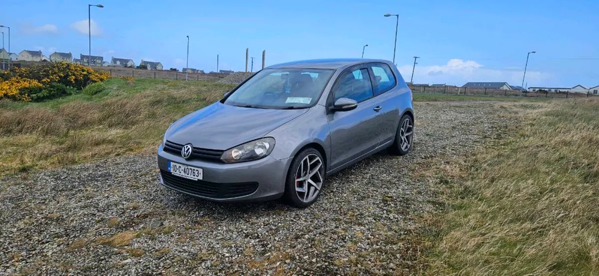 2010 Volkawagen Golf <<< New Nct 05/27 >>> - Image 3