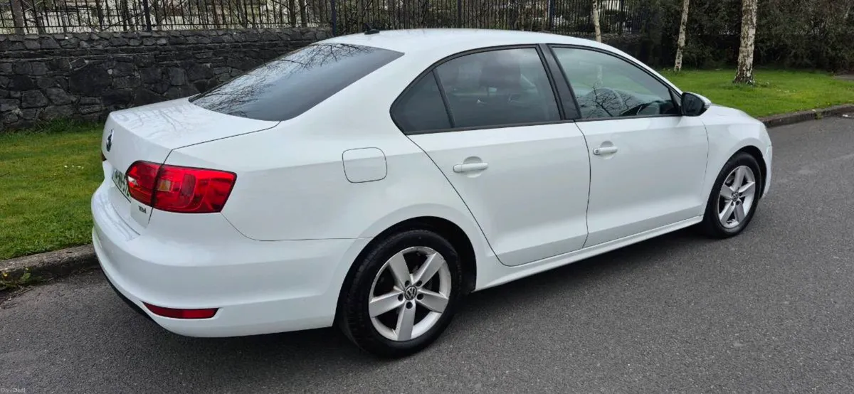 2014 volkswagon jetta lowest mileage youll find. - Image 3