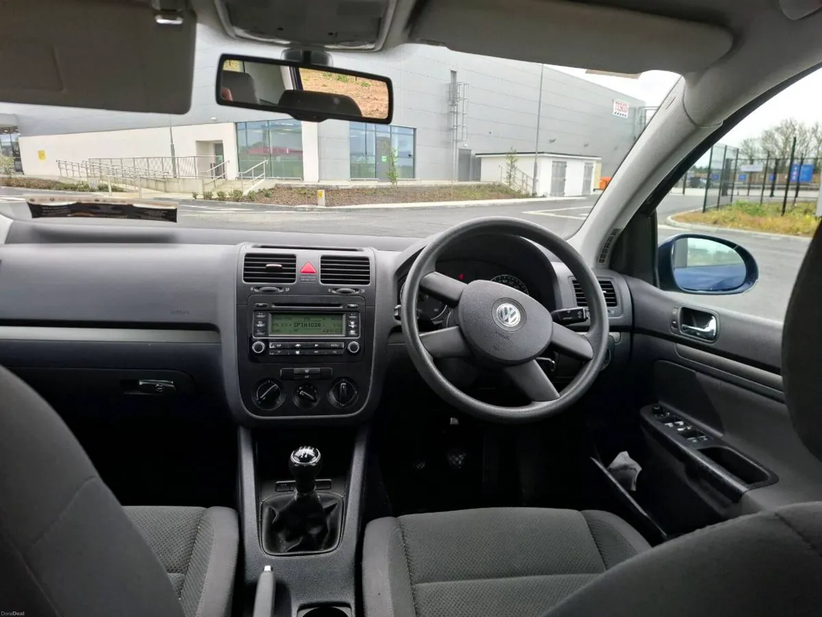 Volkswagen golf - Image 4
