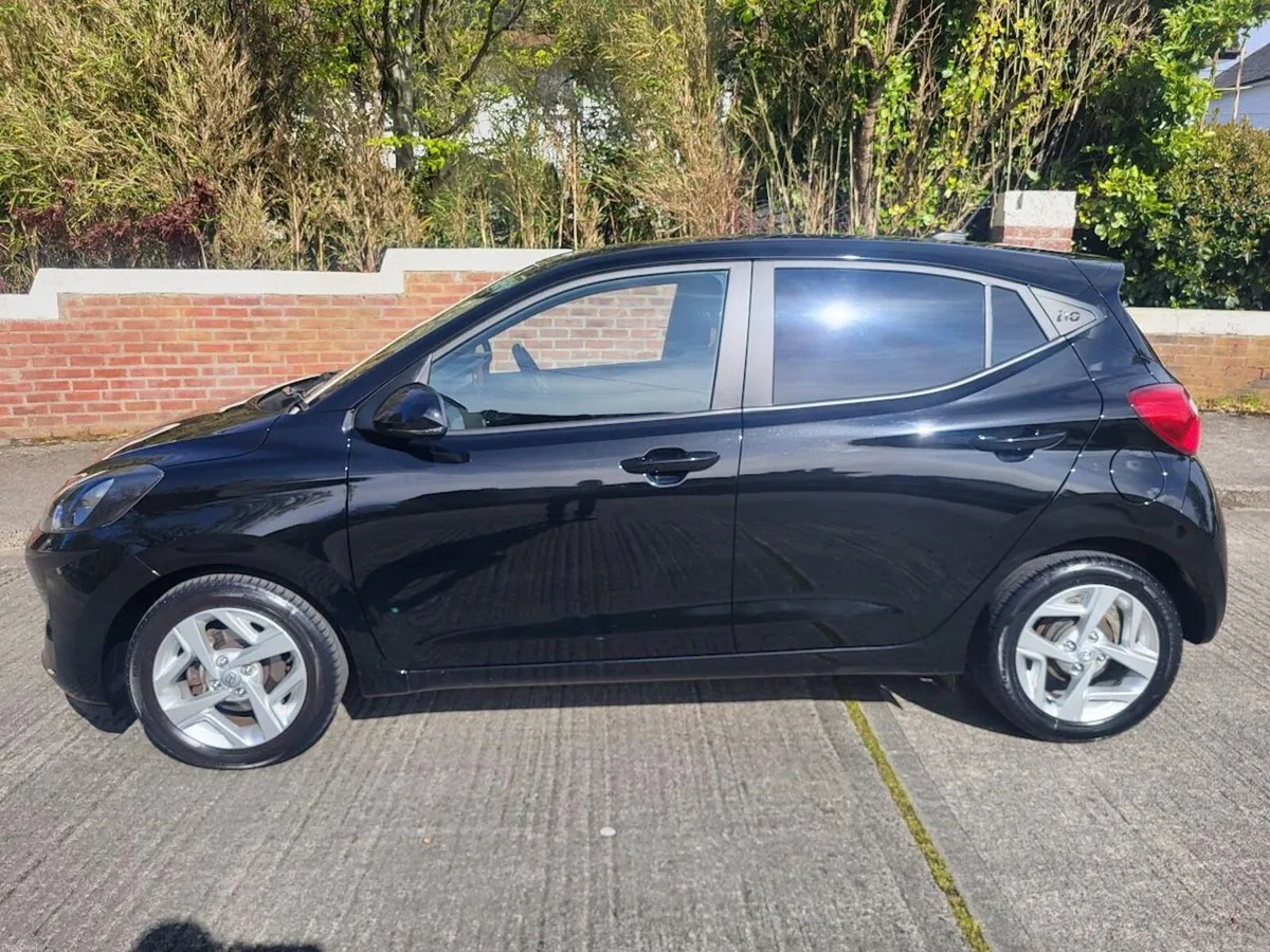 Hyundai i10 Deluxe | ONE OWNER | Only 28,000 kms - Image 4