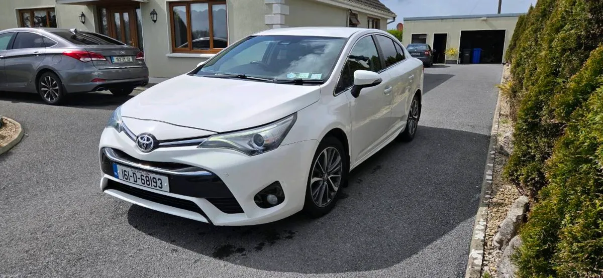 Toyota avensis low kms - Image 4