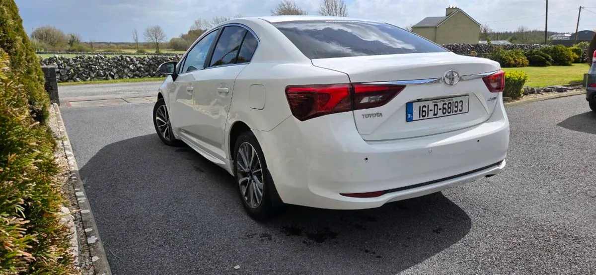 Toyota avensis low kms - Image 3