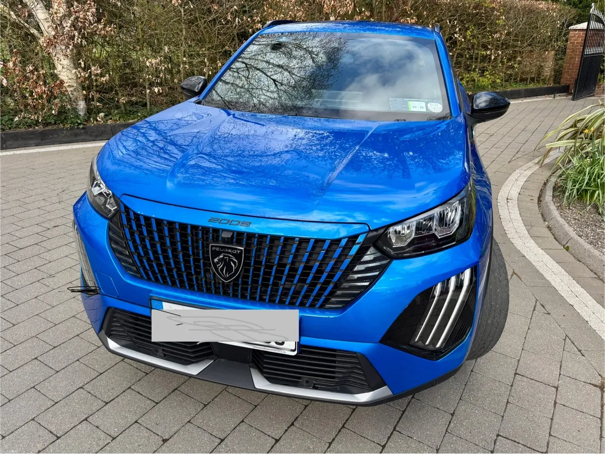 Peugeot e2008 - Image 1