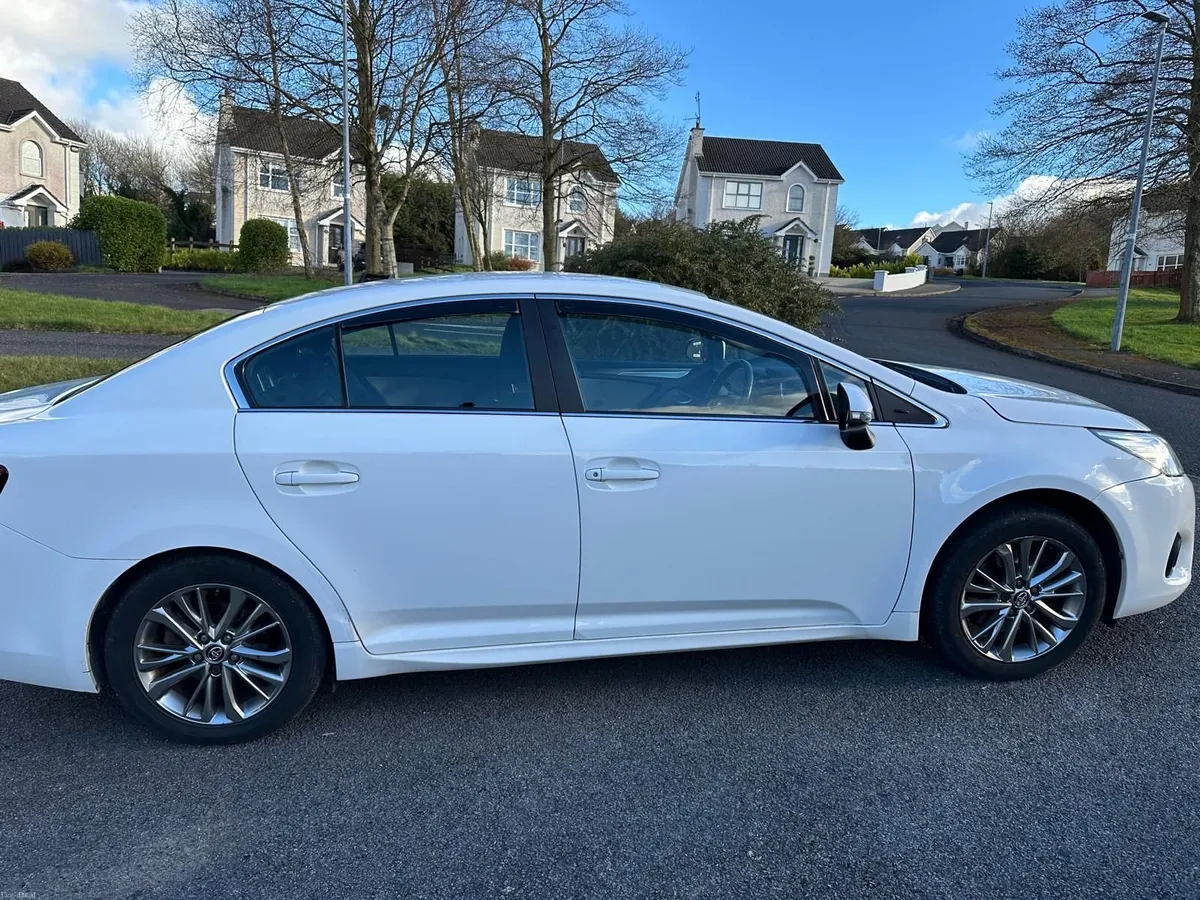 Toyota Avensis 2015 - Image 2