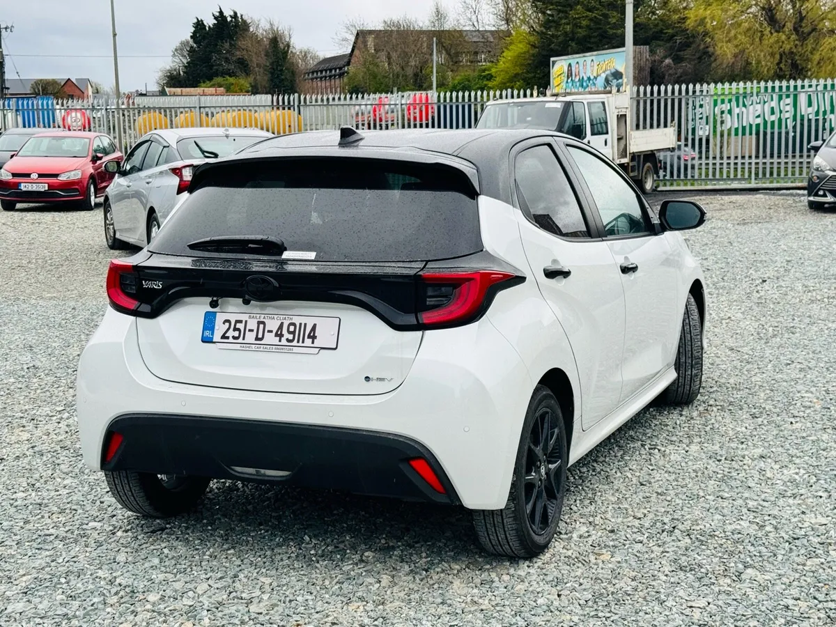 Unique Toyota Yaris Hybrid Auto Push Start 1786km - Image 4